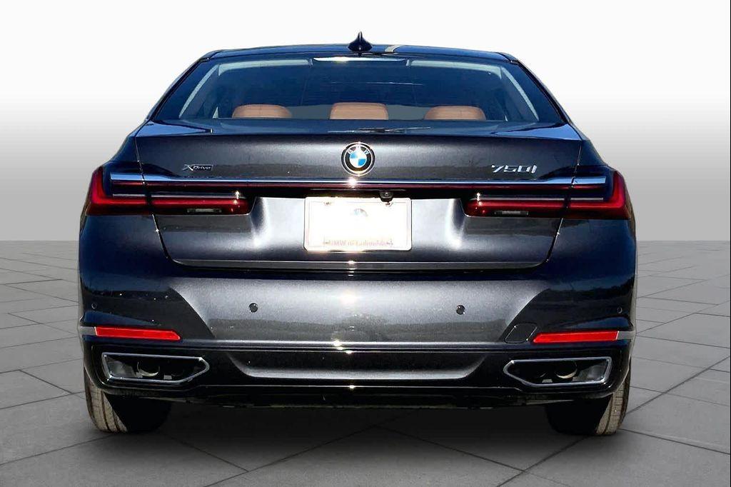 BMW 750 2022