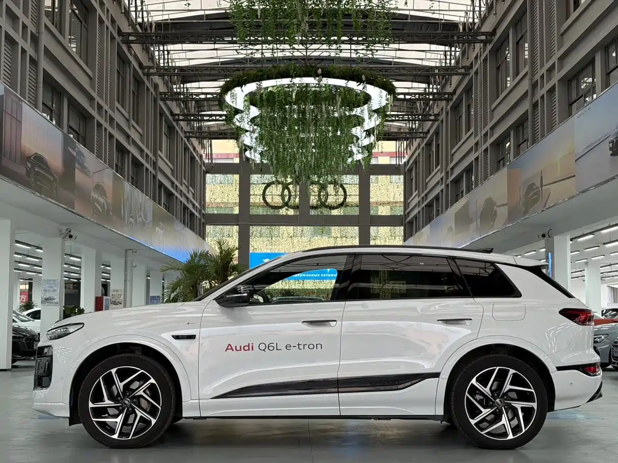 Audi e-tron 2025