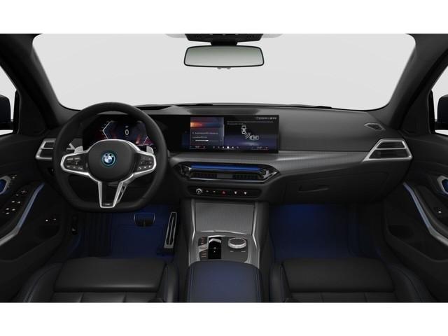 BMW 330 2025