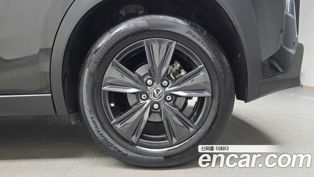 Lexus UX 2023