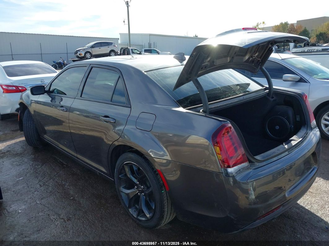 Chrysler 300 2022
