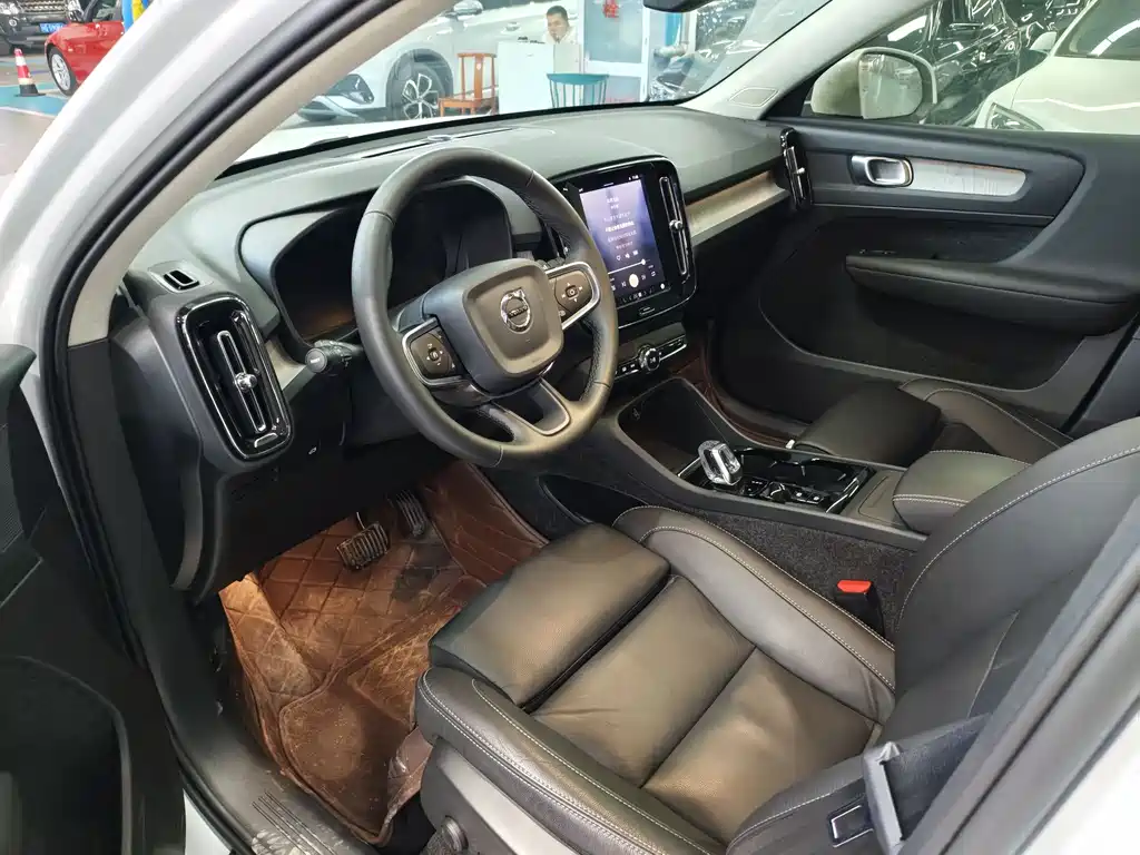 Volvo XC40 2024