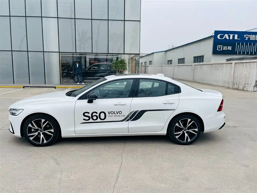 Volvo S60 2024