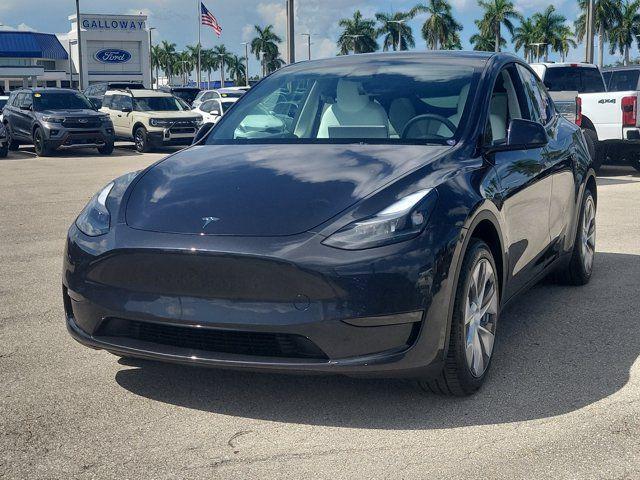 Tesla Model Y 2024