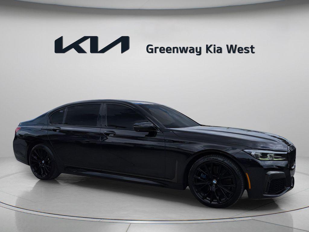 BMW 750 2021