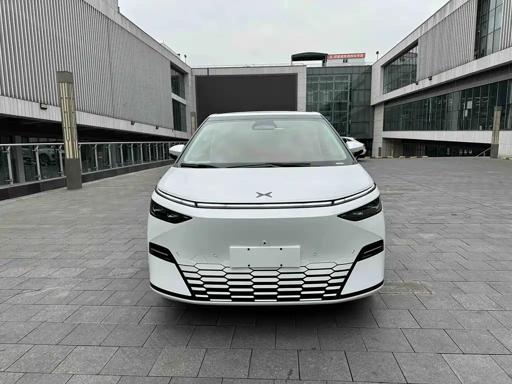 Xpeng X9 2025
