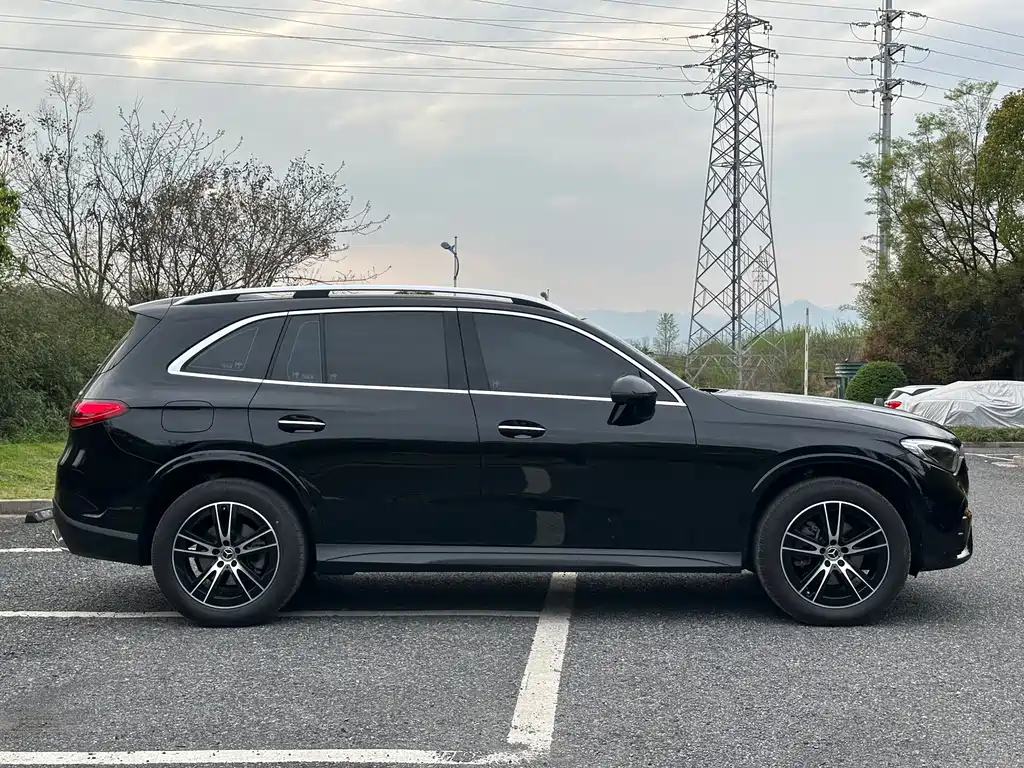 Mercedes-Benz GLC 2025