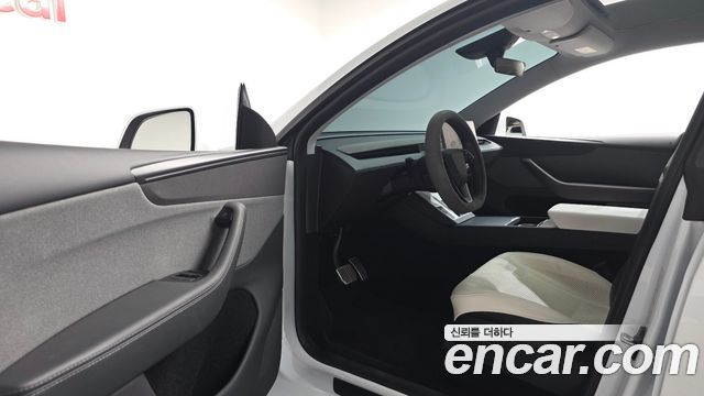 Tesla Model Y 2025