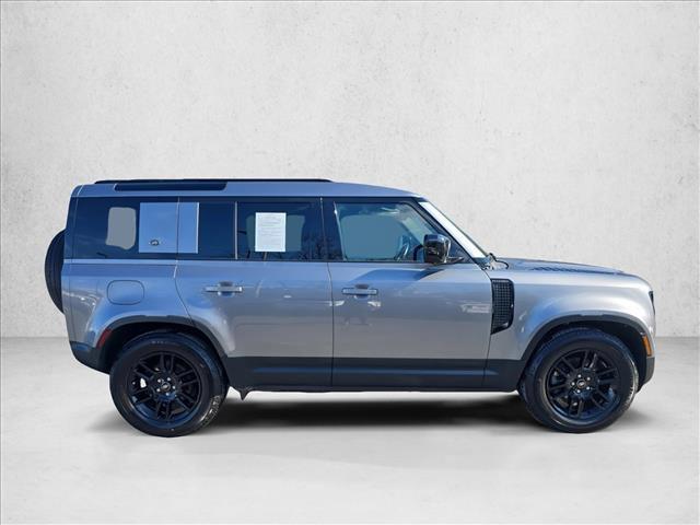 Land Rover Defender 2024
