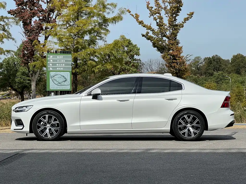 Volvo S60 2024