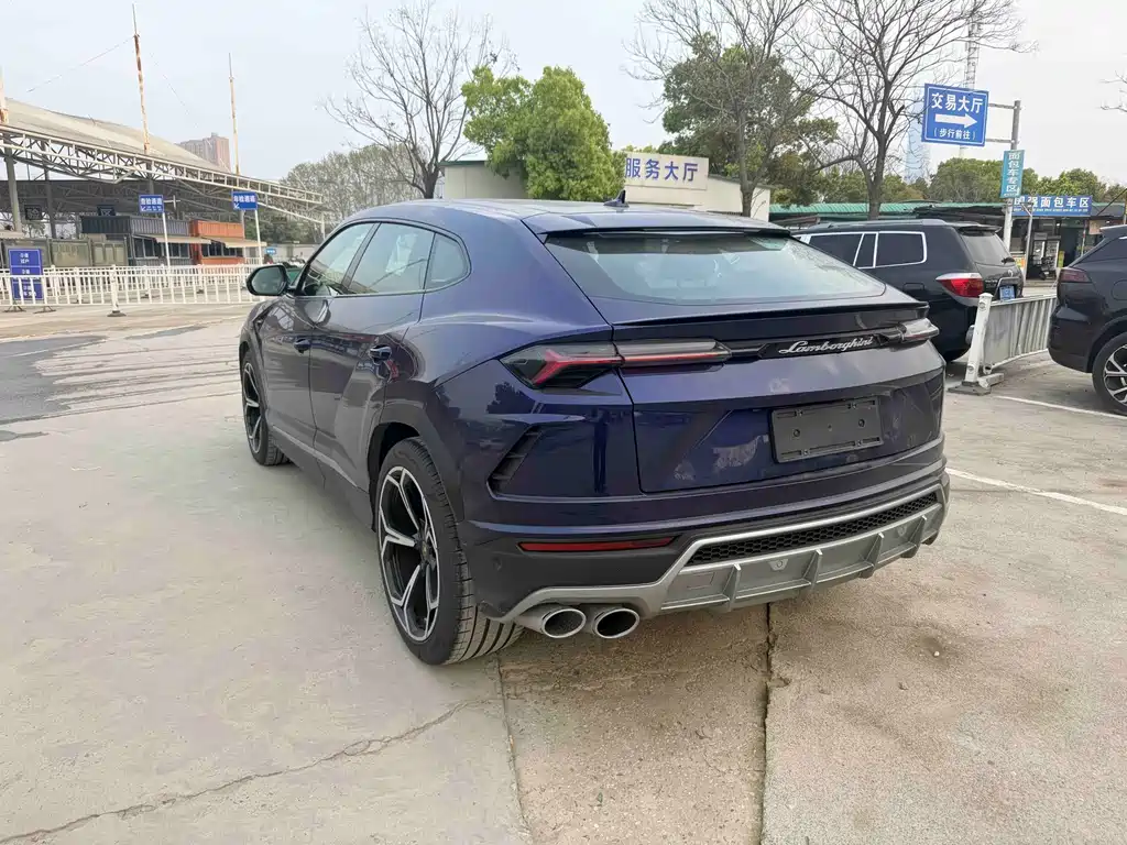 Lamborghini Urus 2021