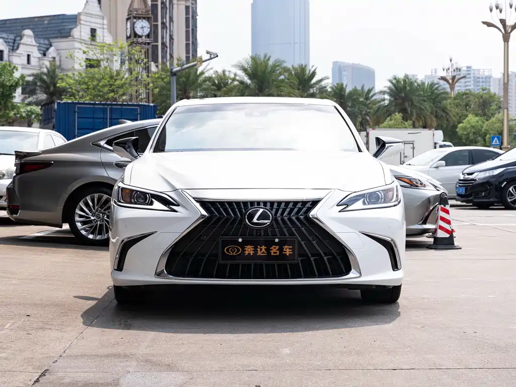 Lexus ES 2024