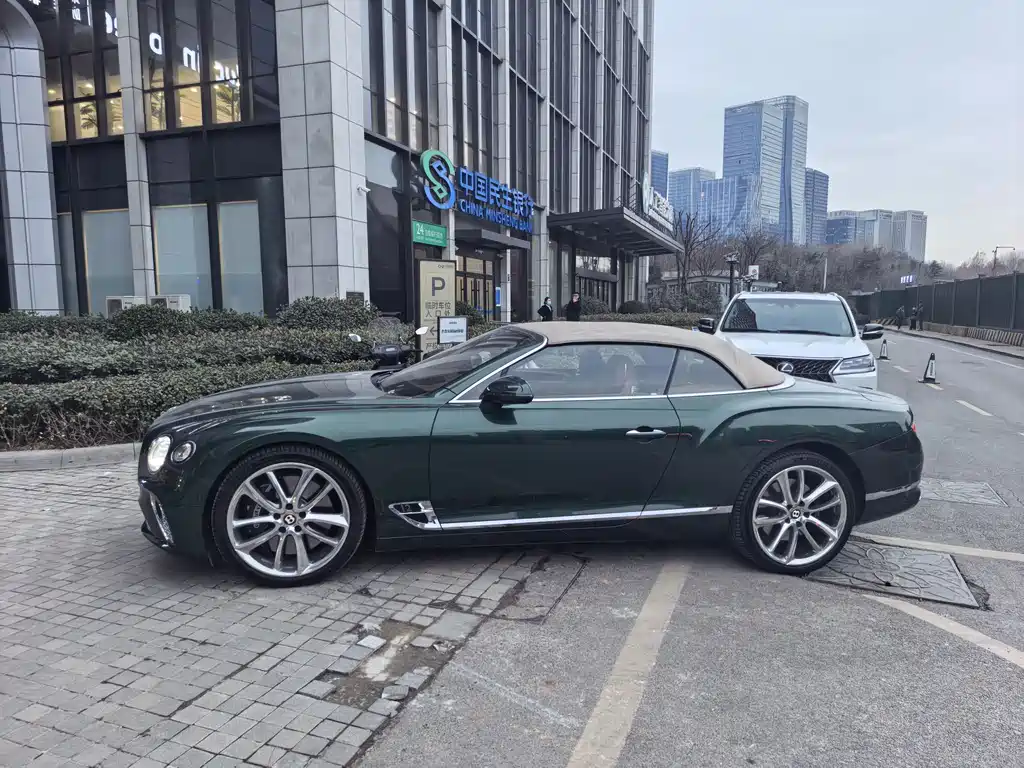 Bentley Continental 2021