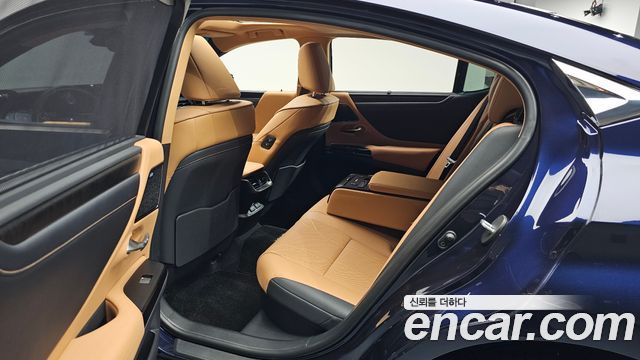 Lexus ES 2022