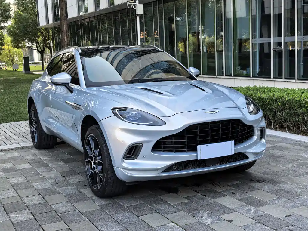 Aston Martin DBX 2022