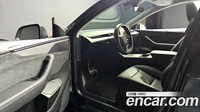 Tesla Model Y 2025