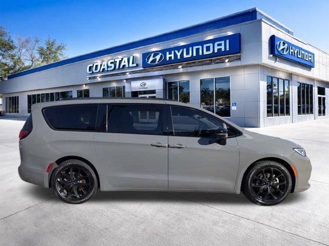 Chrysler Pacifica 2023