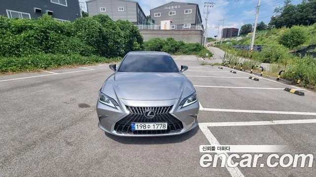 Lexus ES 2023