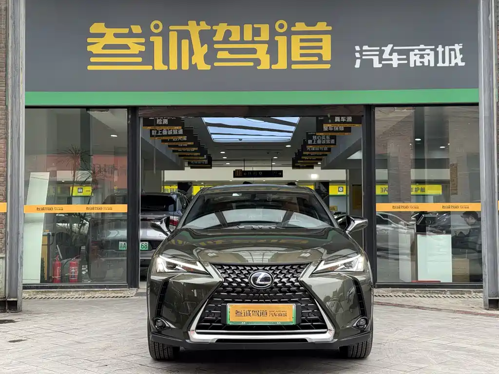 Lexus UX 2022