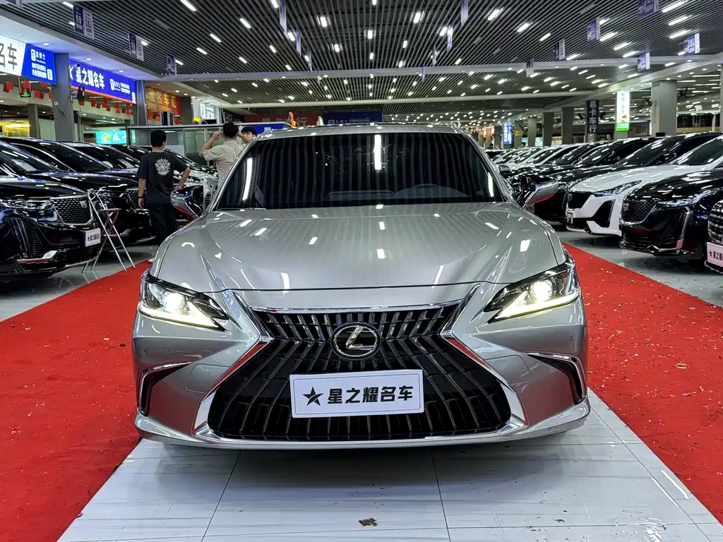 Lexus ES 2022
