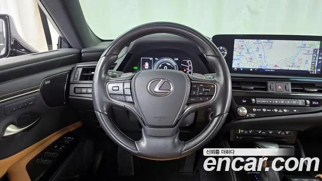 Lexus ES 2022