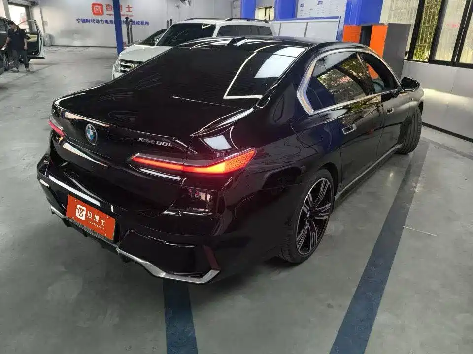 BMW i7 2024