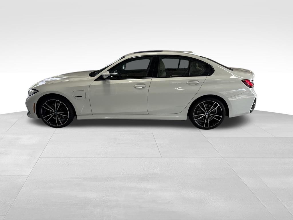 BMW 330 2023