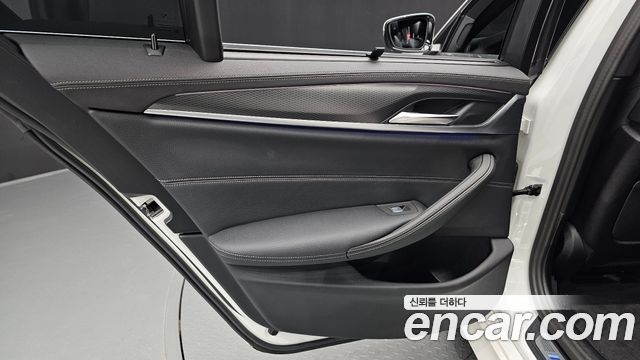 BMW 5 серии 2023