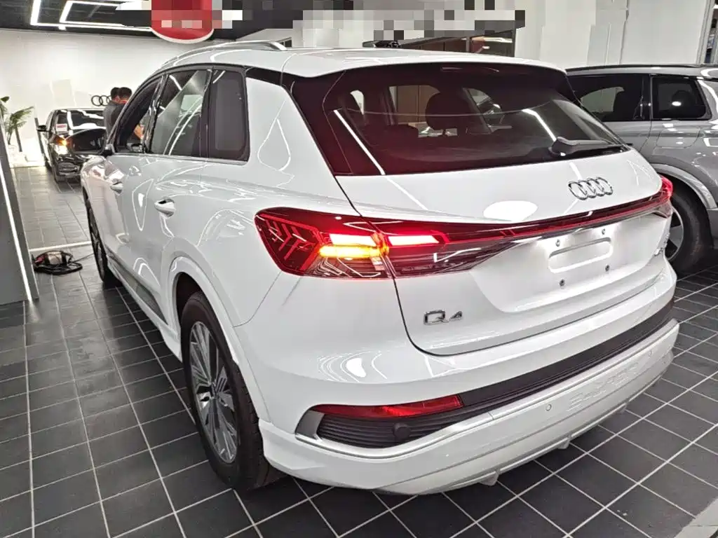 Audi Q4 e-tron 2025