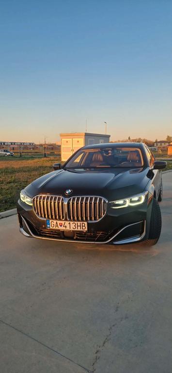 BMW 740 2022