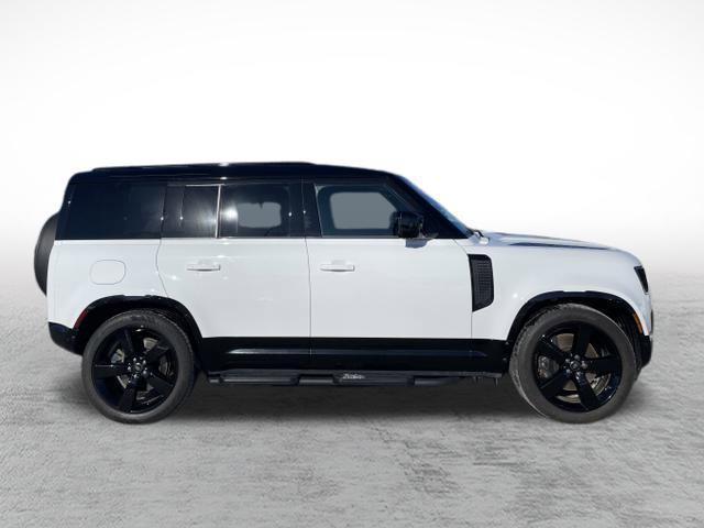 Land Rover Defender 2025