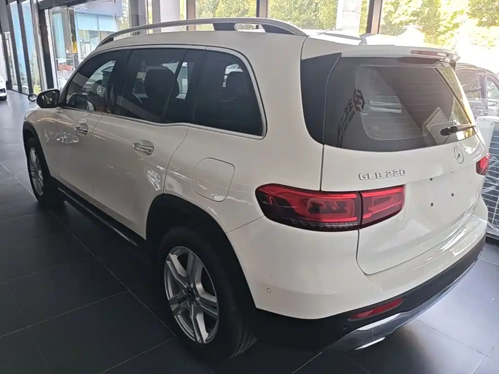 Mercedes-Benz GLB 2023