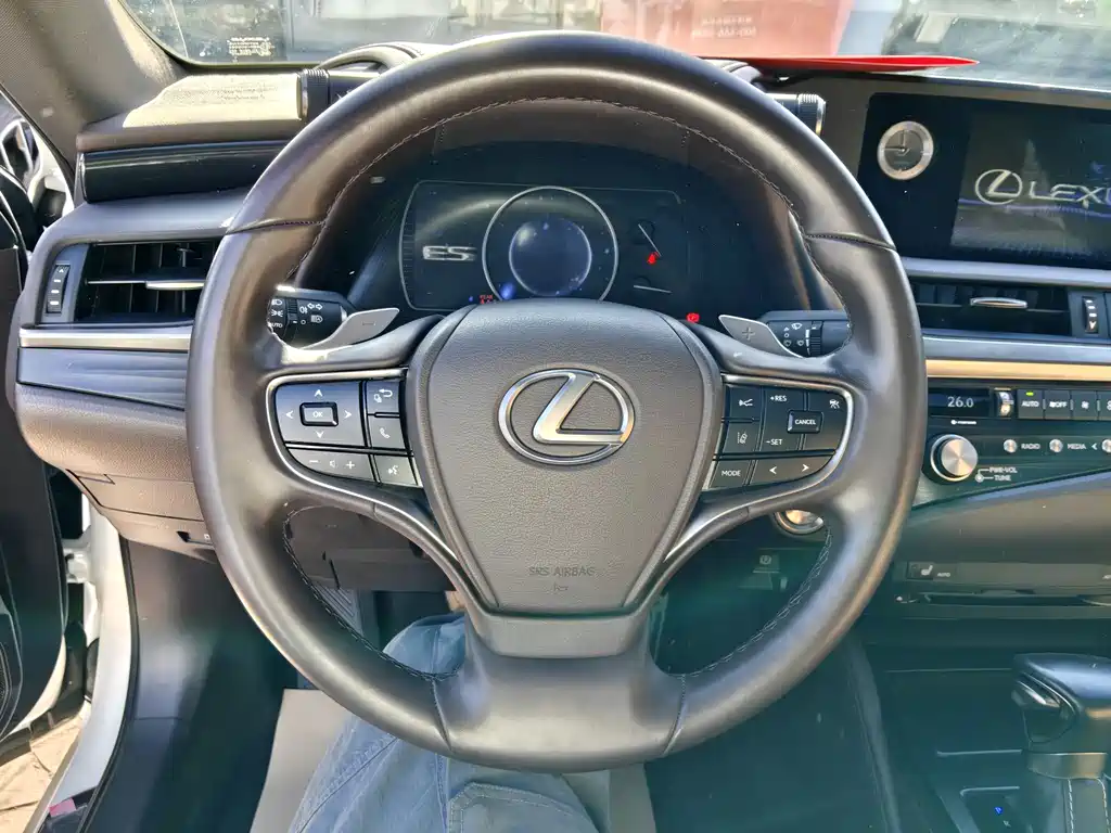 Lexus ES 2021