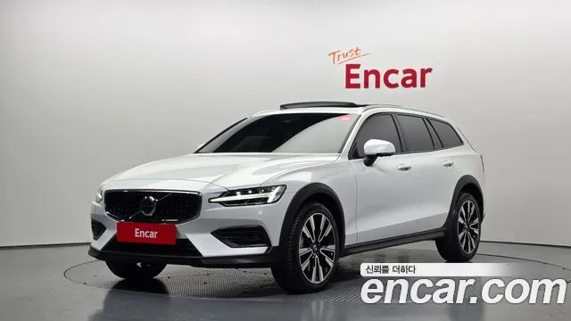 Volvo V60 2023