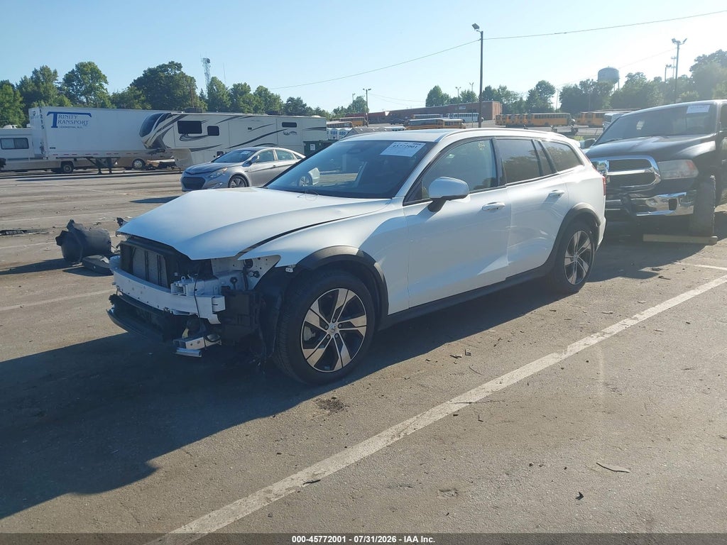 Volvo V60 Cross Country 2025