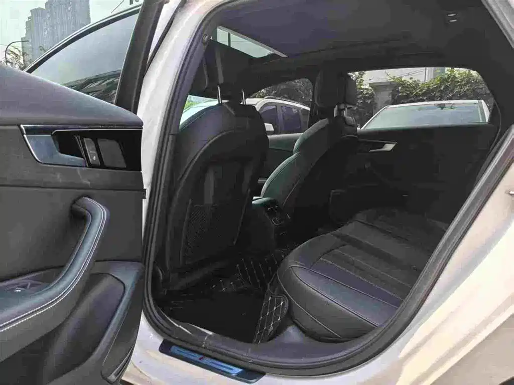 Audi A4 2023