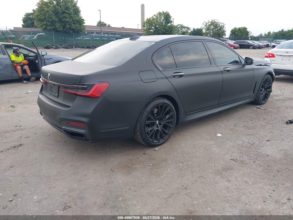 BMW 750 2022