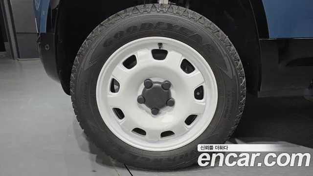 Land Rover Defender 2024