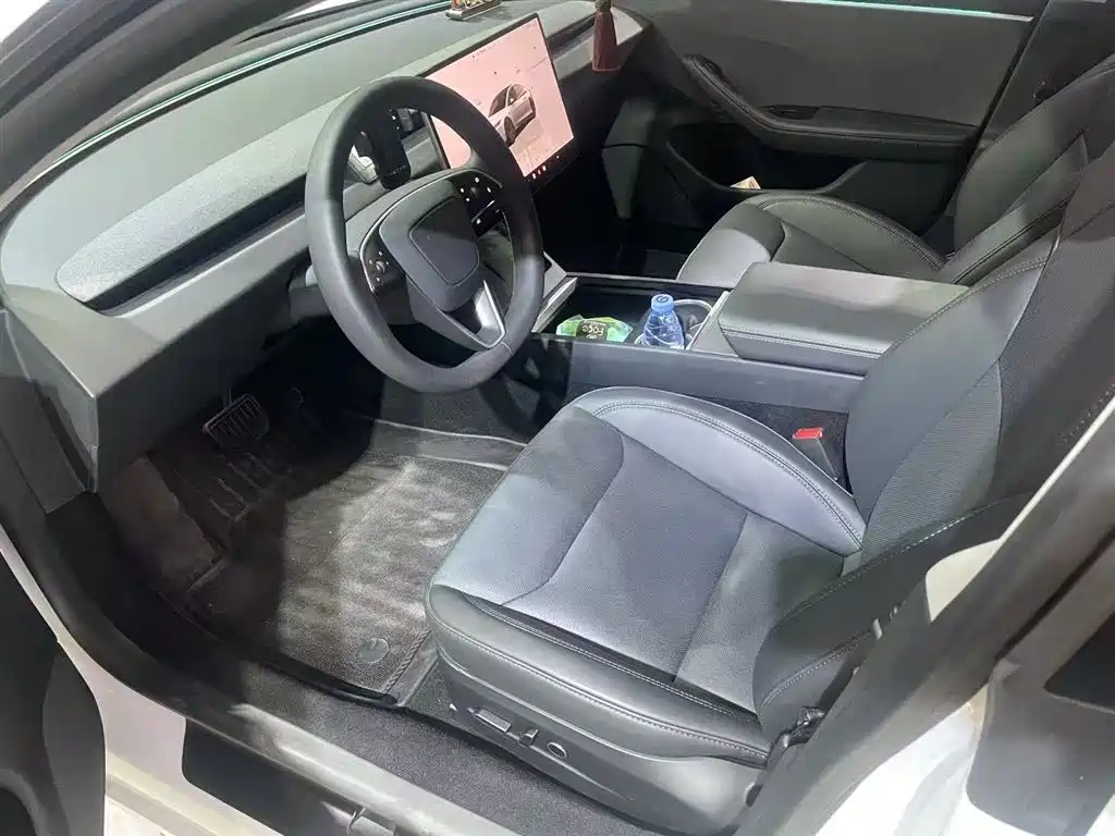 Tesla Model 3 2024