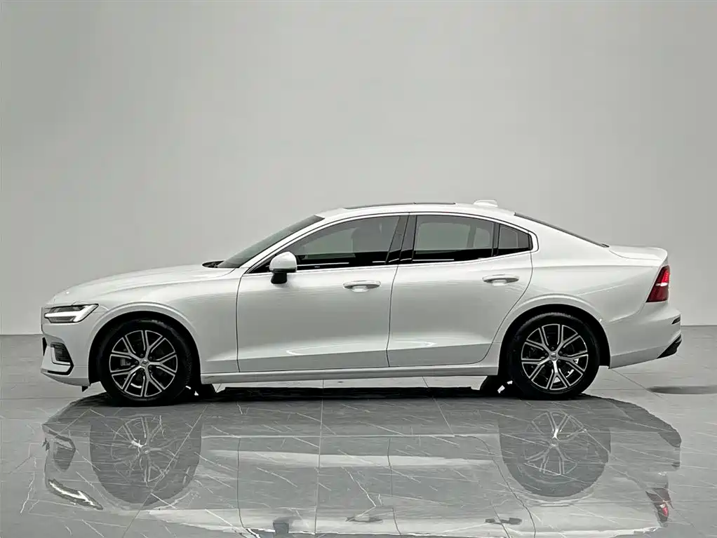 Volvo S60 2023