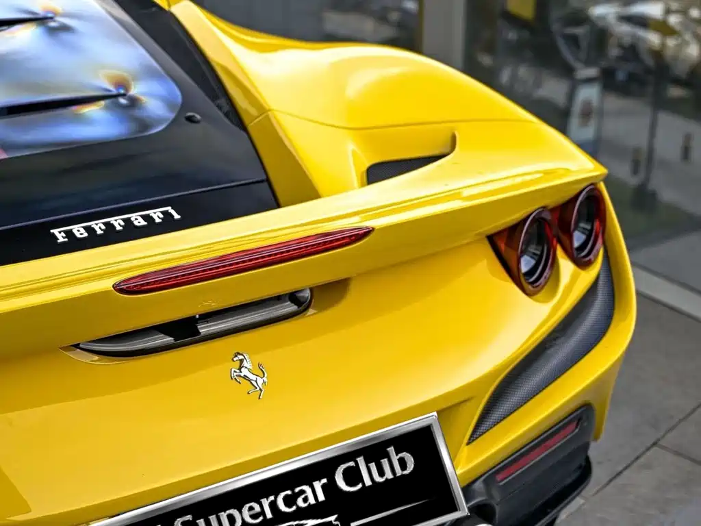 Ferrari F8 2022