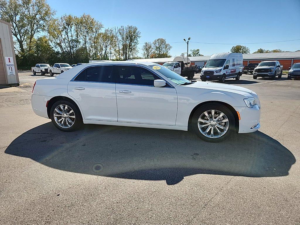 Chrysler 300 2022