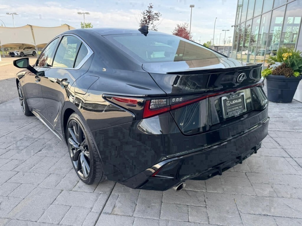 Lexus IS 2023