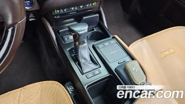 Lexus ES 2020