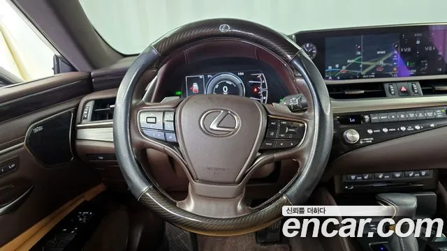 Lexus ES 2021