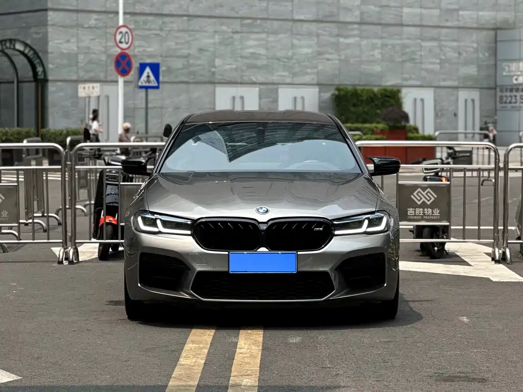 BMW M5 2022