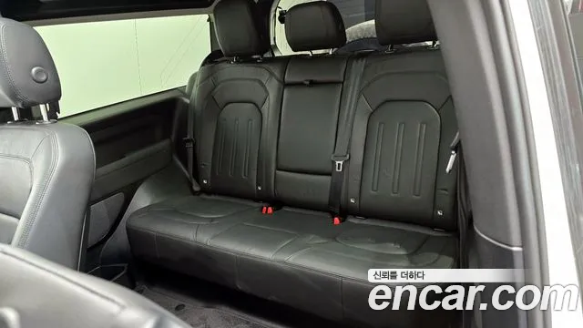 Land Rover Defender 2021