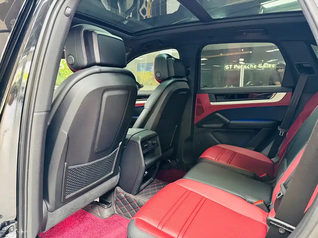 Porsche Cayenne 2025