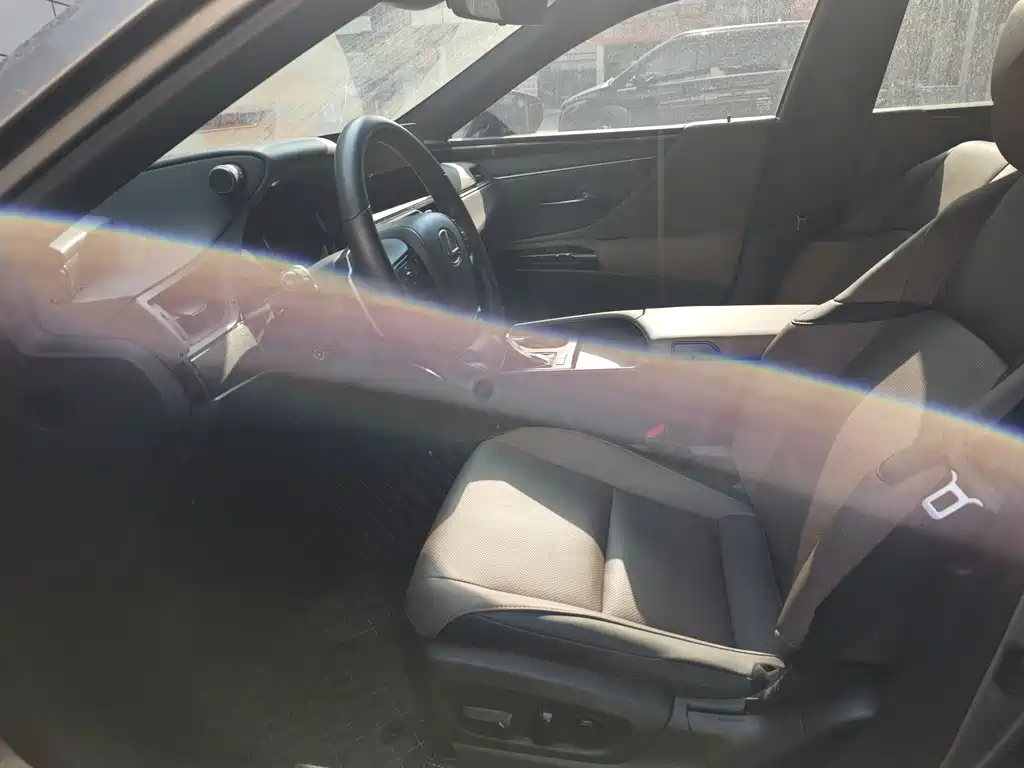 Lexus ES 2024