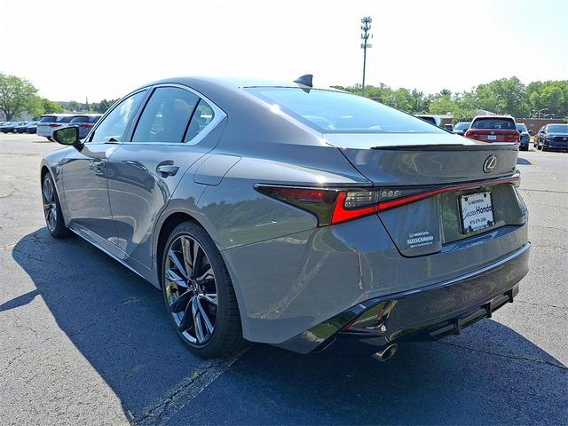 Lexus IS 2024